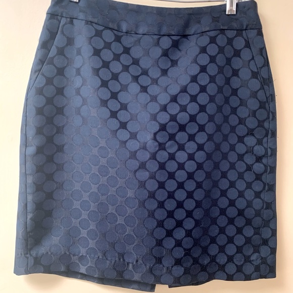 Banana Republic Navy Straight Work Skirt Tone on Tone Polka Dots 20” L Size 6 - Picture 1 of 10